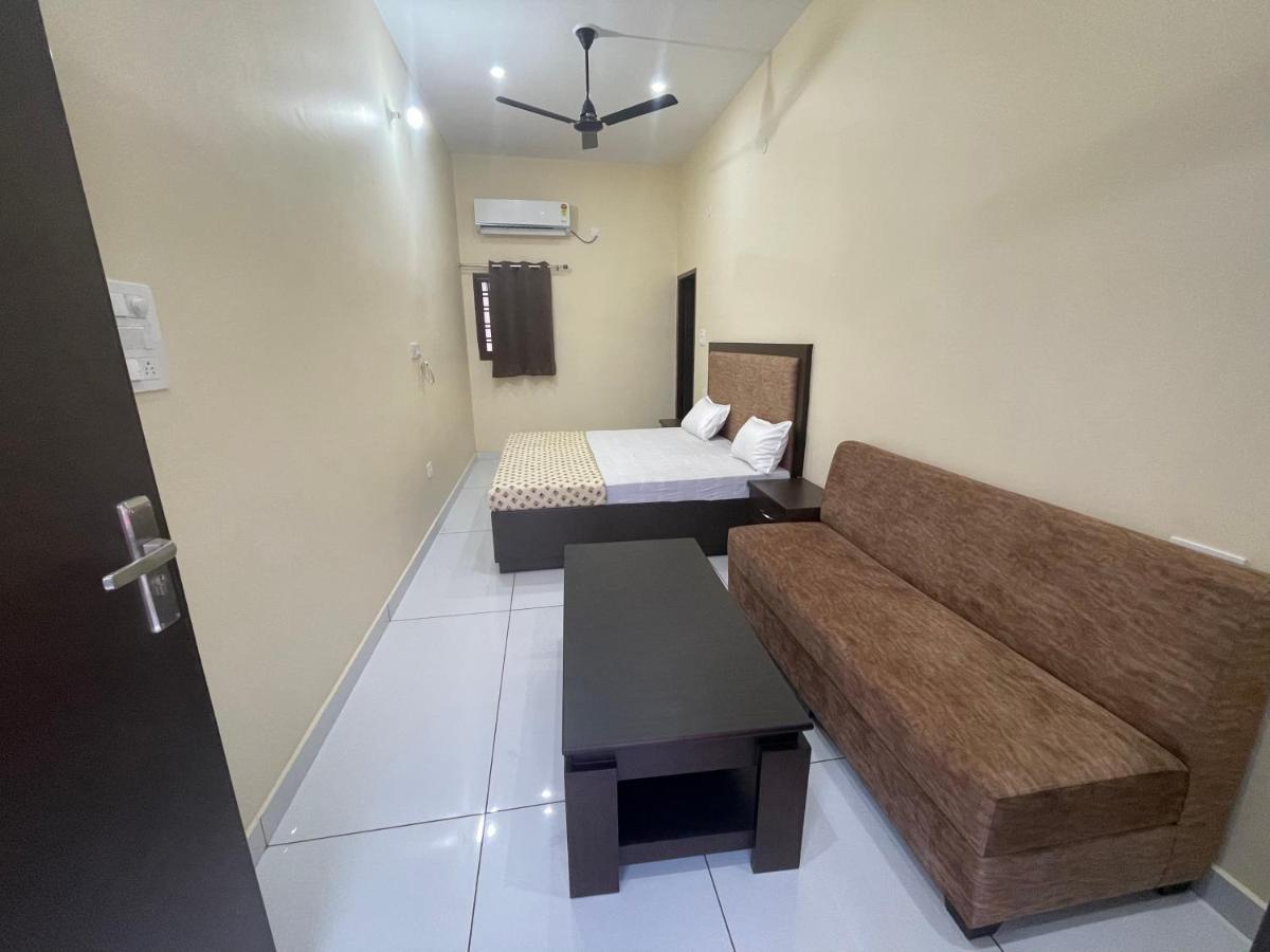 Homestay Bld Restaurant And *