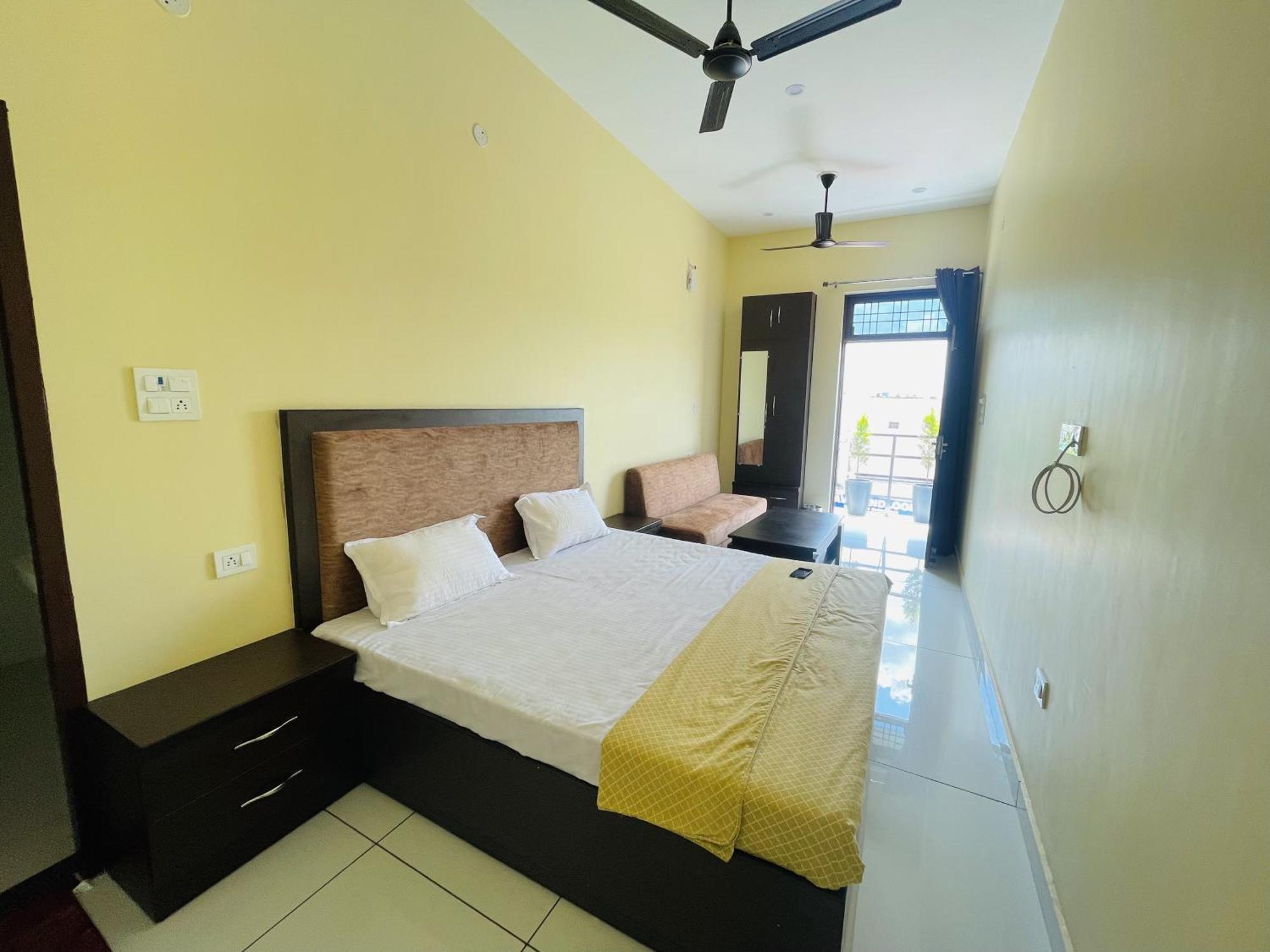 Homestay Bld Restaurant And